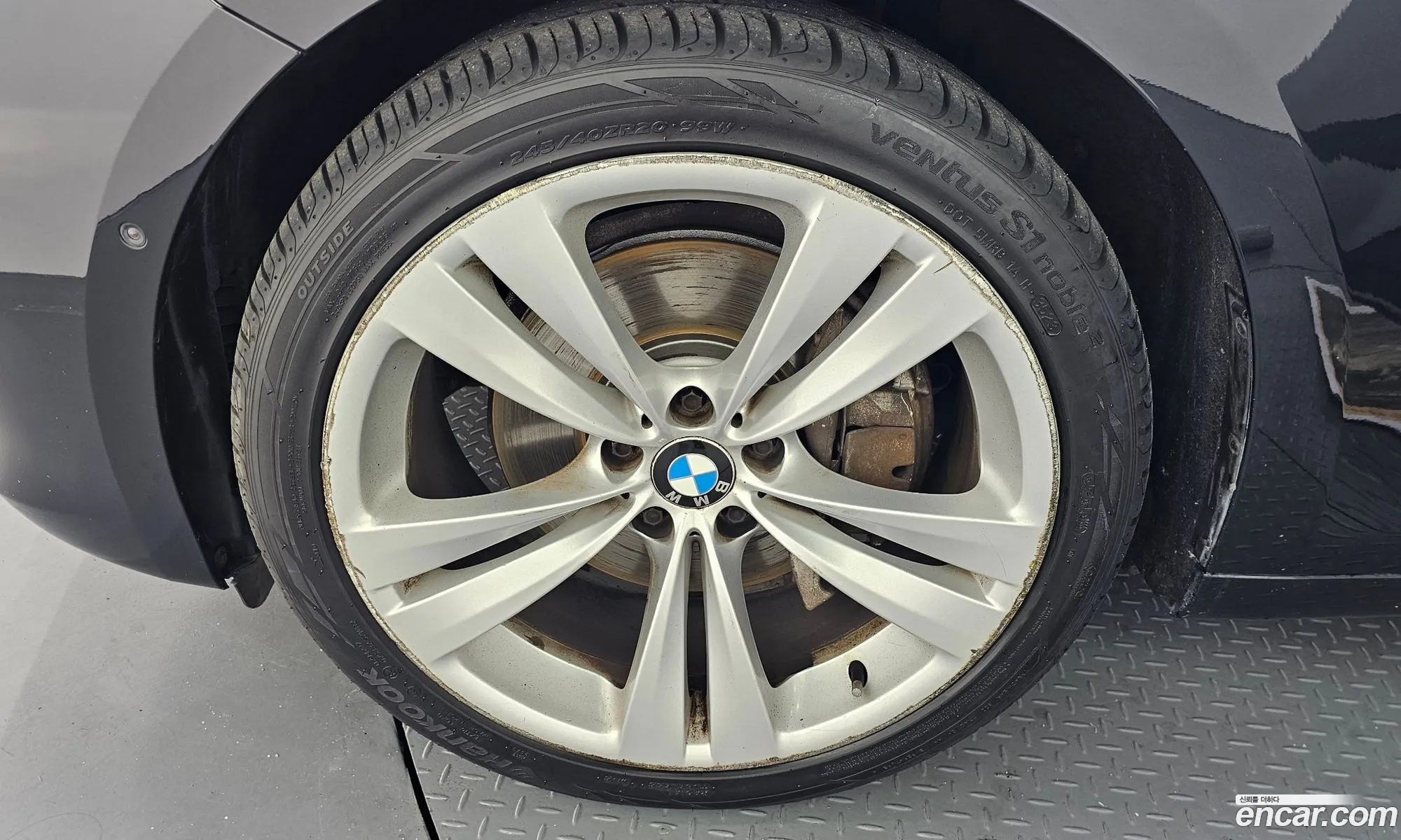 BMW 5 Series GT 2012 WBAXC2103DC989977 — 17