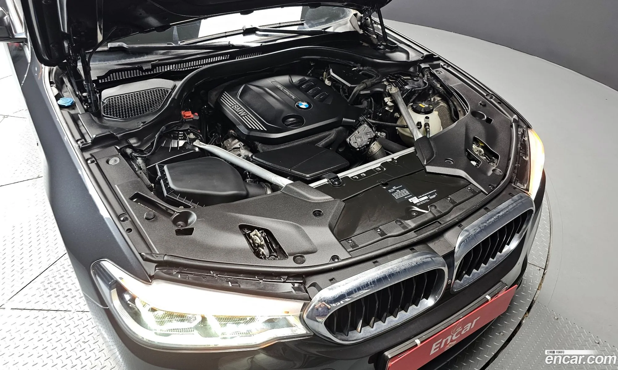 BMW 5 Series 2019 WBAJF5105LCD39659 — 2
