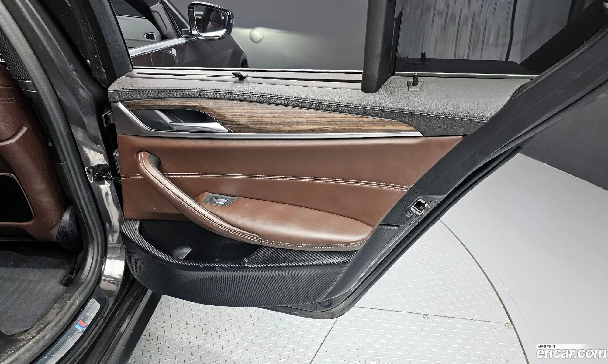 BMW 5 Series 2019 WBAJF5105LCD39659 — 25