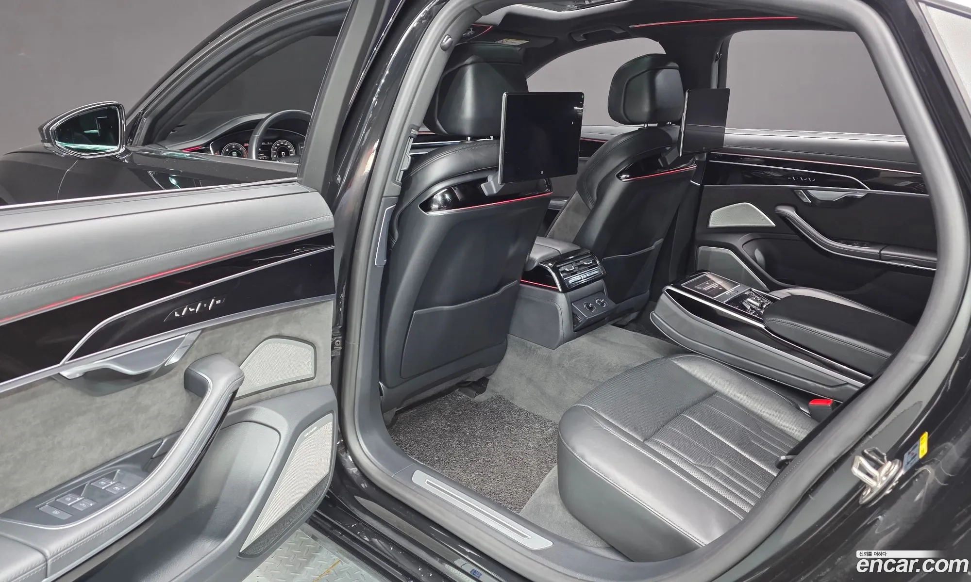 Audi A8 2021 WAUZZZF89MN003659 — 3