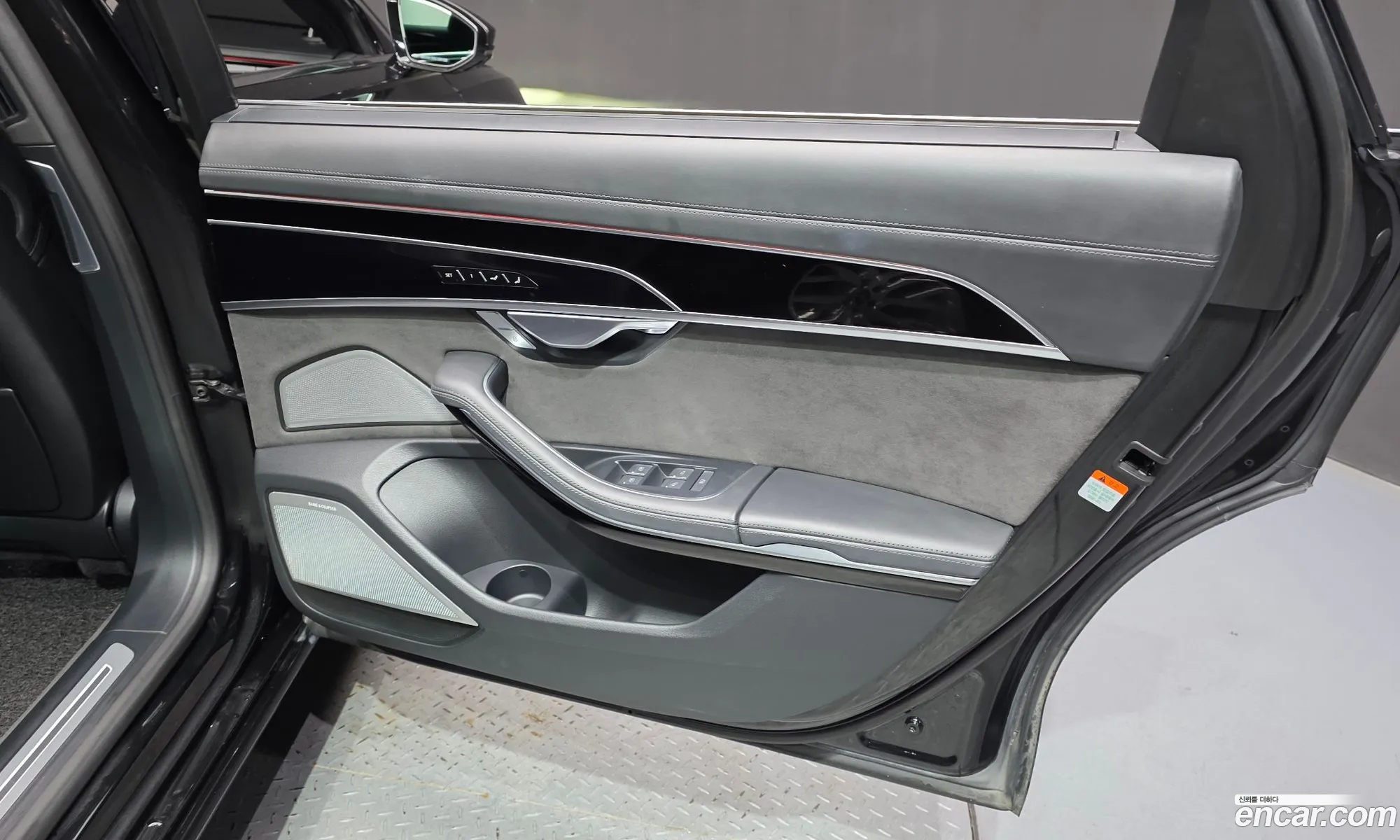 Audi A8 2021 WAUZZZF89MN003659 — 28