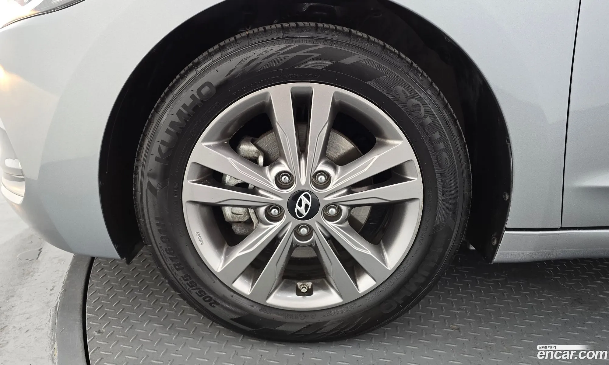 Hyundai Elantra AD 2016 — 6