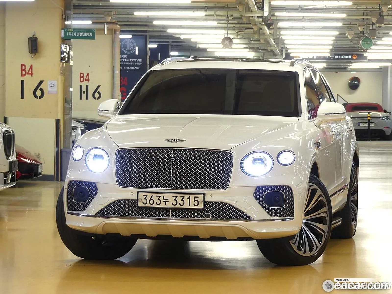 Bentley Bentayga 2022 — 19