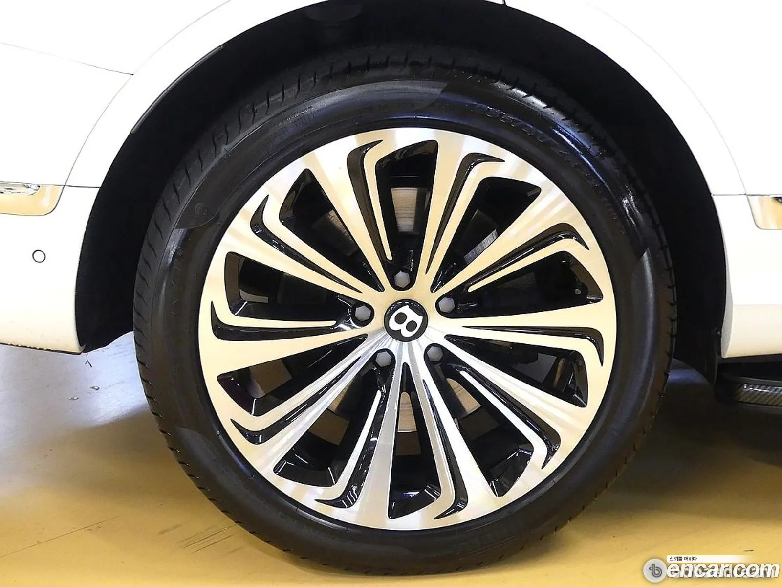 Bentley Bentayga 2022 — 4