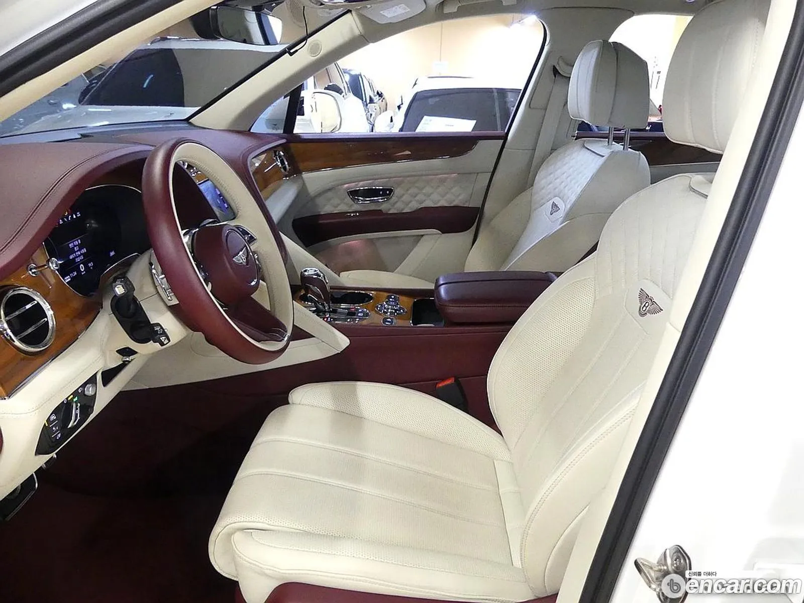Bentley Bentayga 2022 — 11
