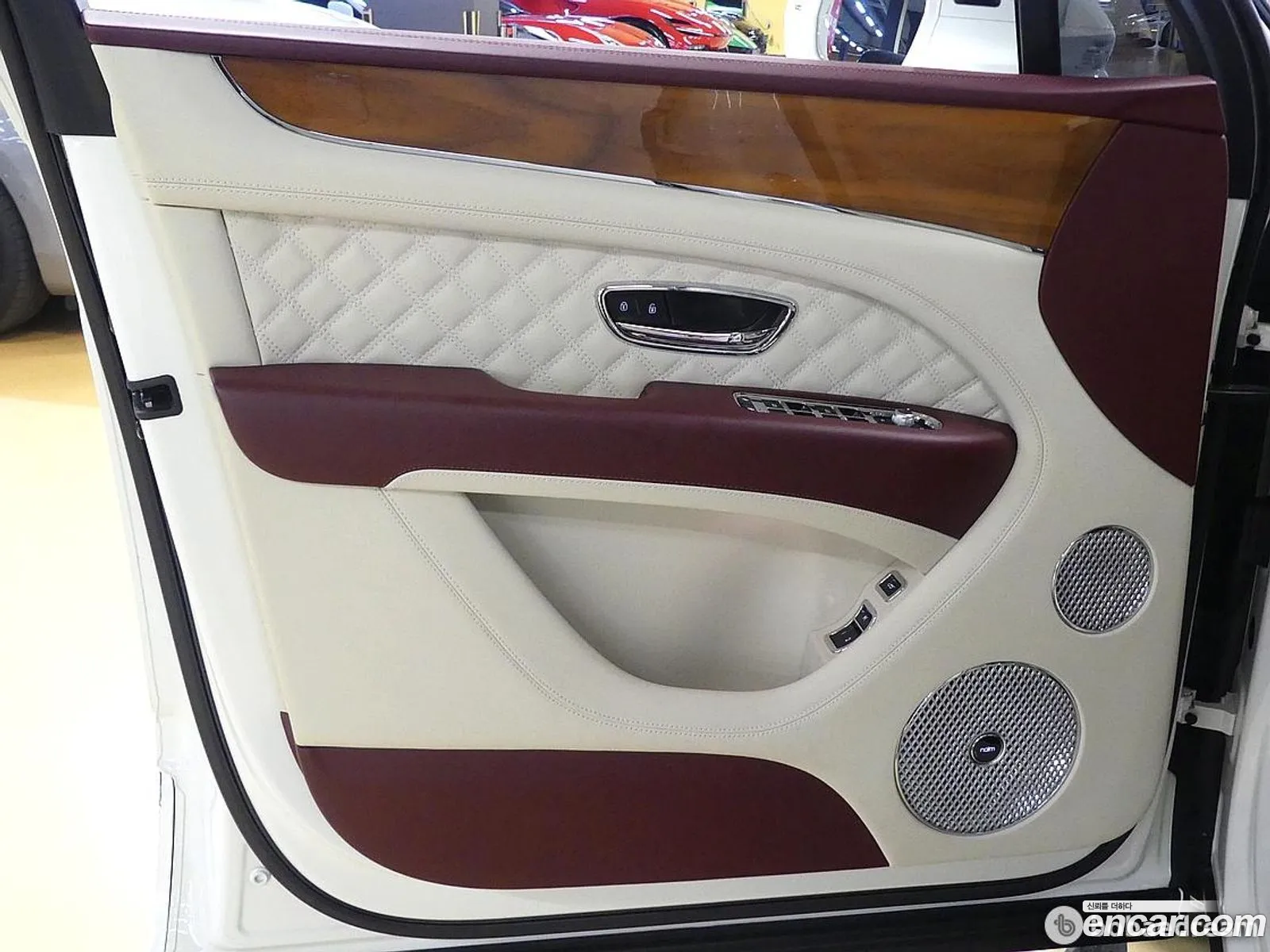 Bentley Bentayga 2022 — 13