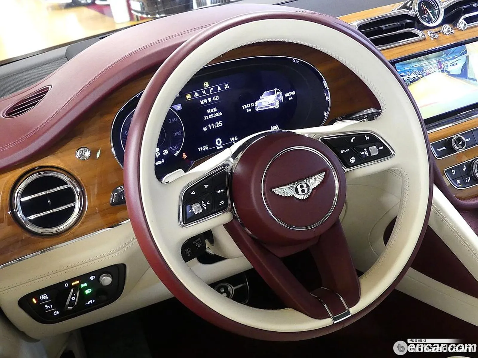 Bentley Bentayga 2022 — 16