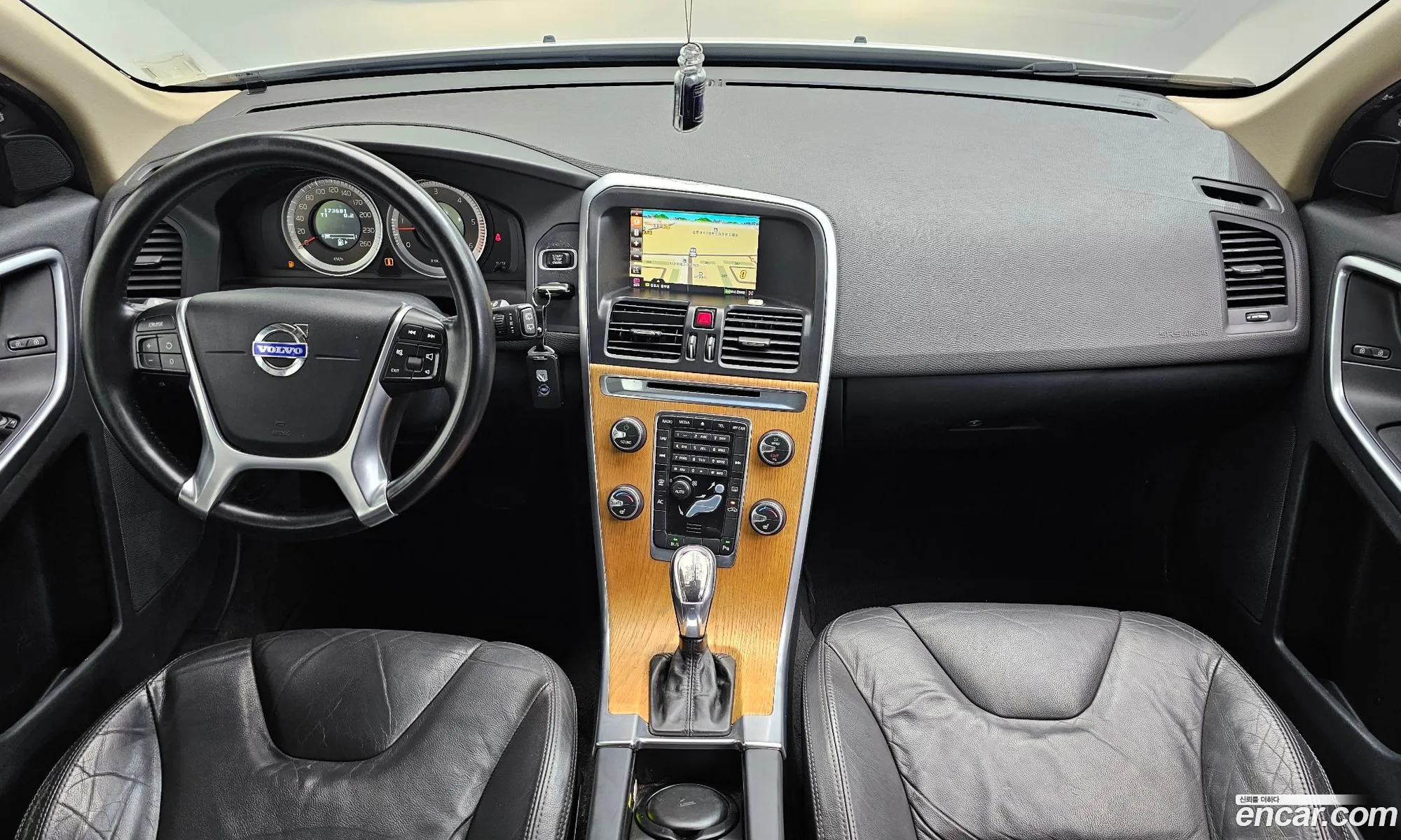 Volvo XC60 2012 YV1DZ88K0D2400764 — 6