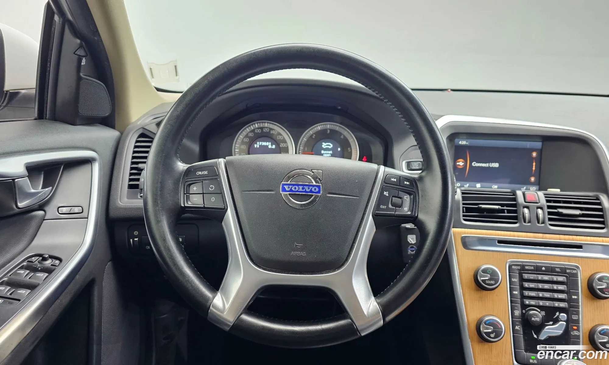 Volvo XC60 2012 YV1DZ88K0D2400764 — 5