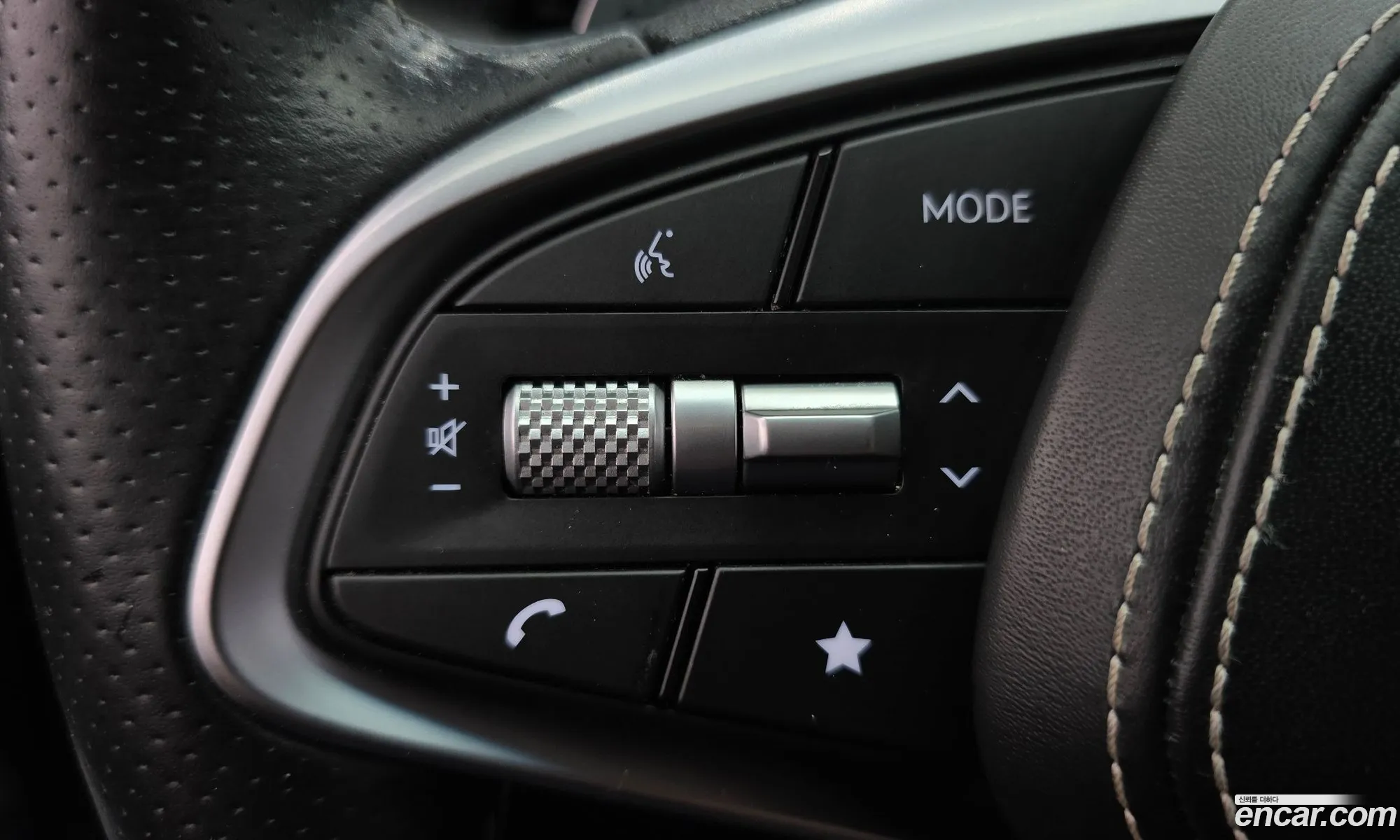 Genesis Electrified GV70 2022 — 17