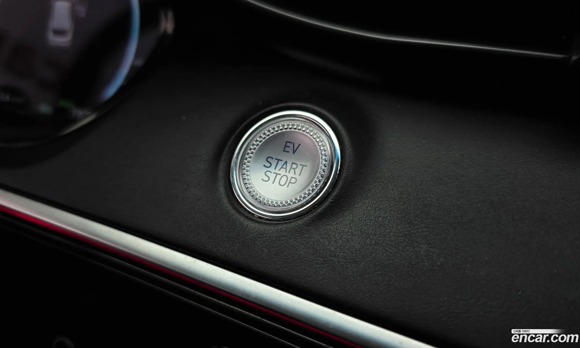 Genesis Electrified GV70 2022 — 32