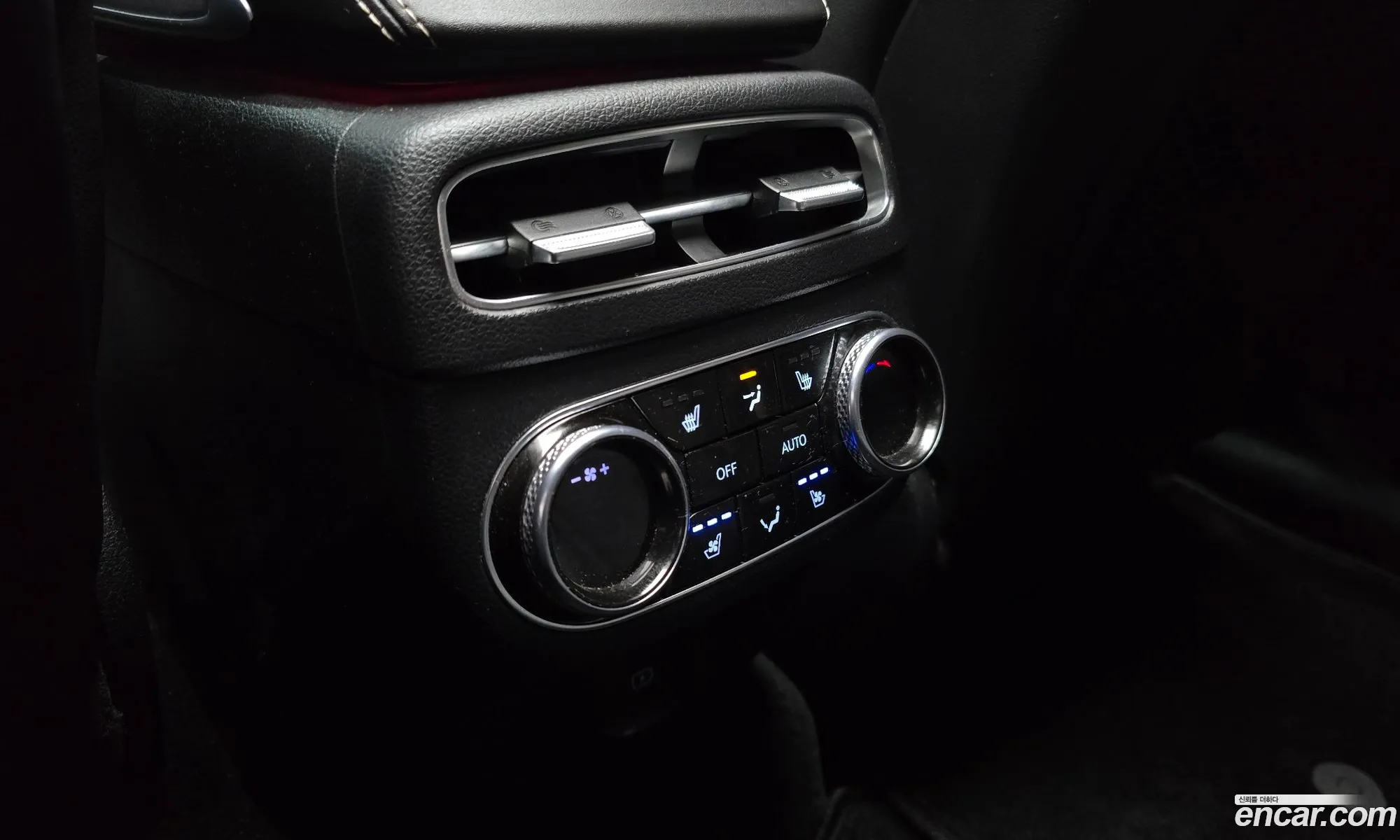 Genesis Electrified GV70 2022 — 28