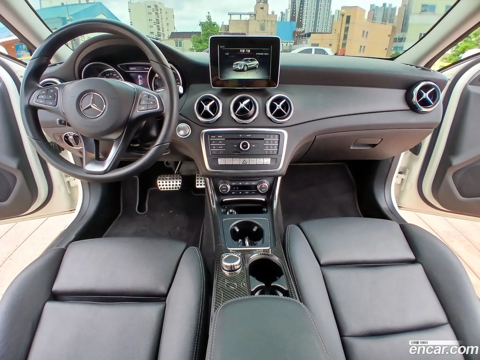 Mercedes-Benz GLA-Class X156 2017 — 3