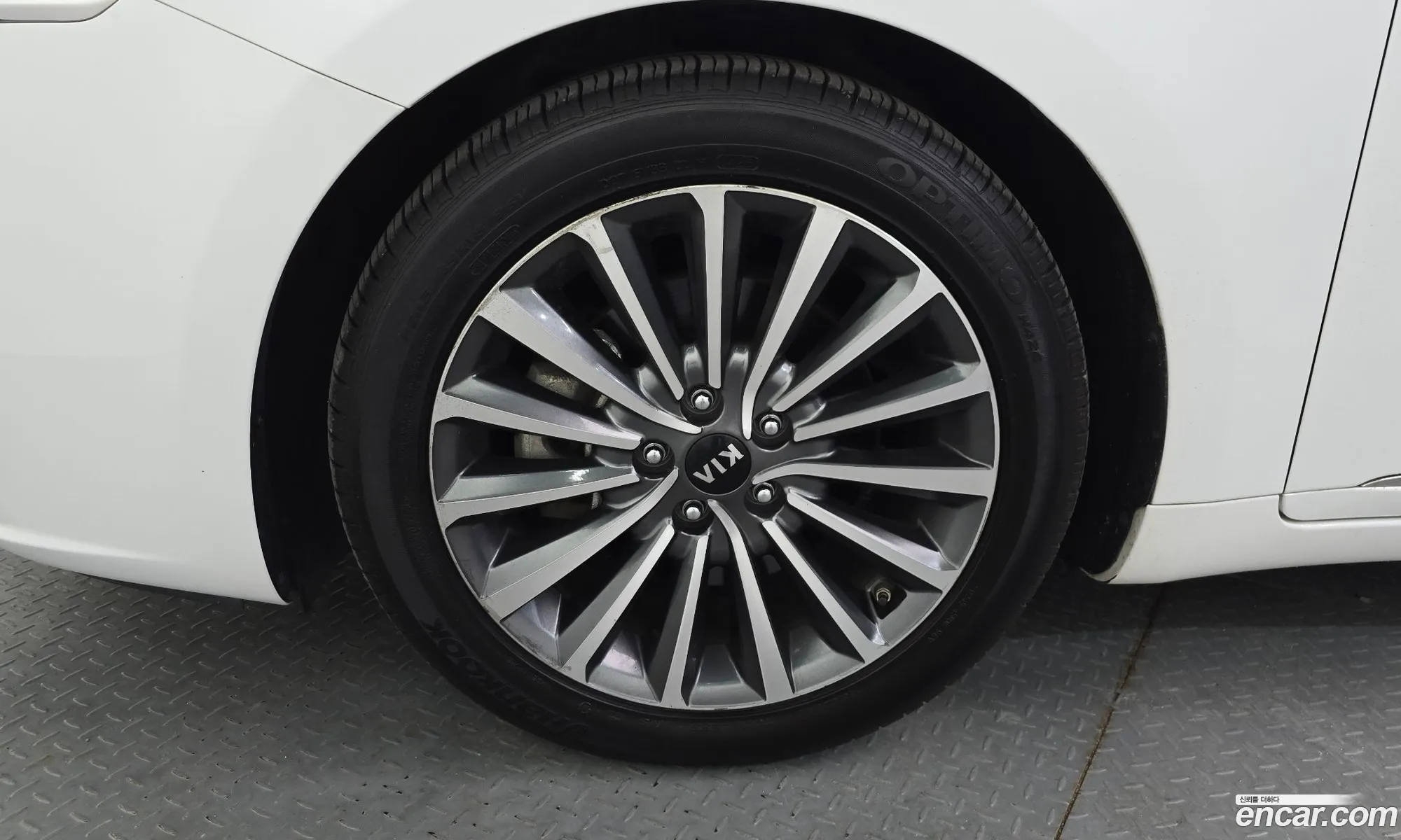 Kia K7 2017 — 10