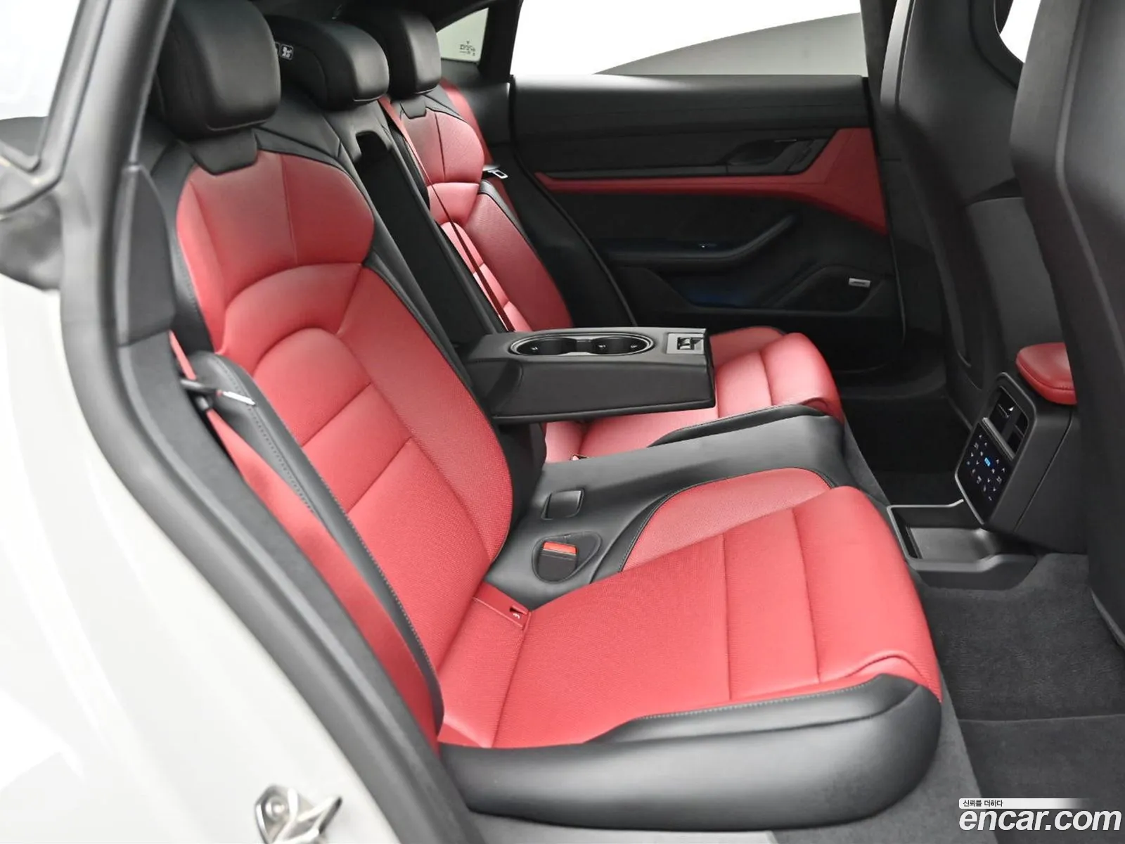 Porsche Taycan 2025 — 12
