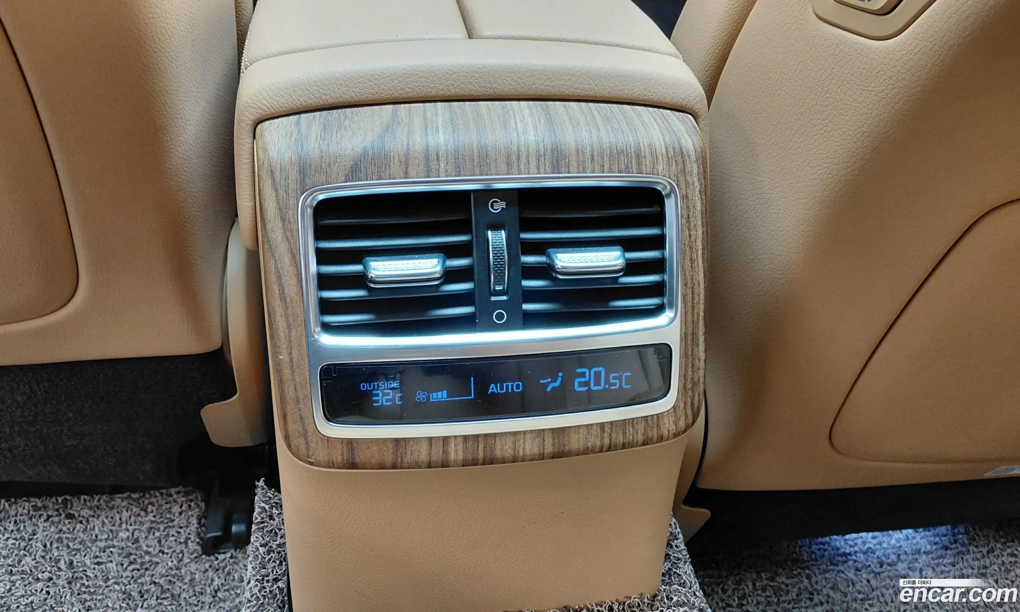 Kia K9 2022 — 9