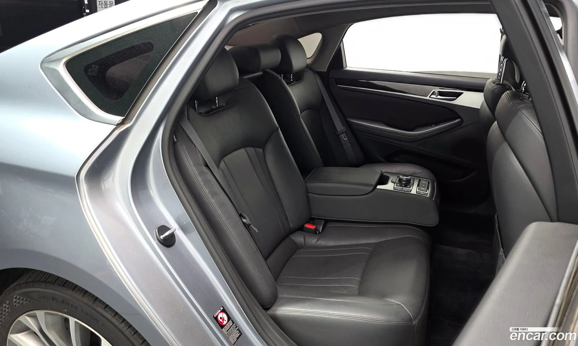 Hyundai Genesis DH 2016 — 19