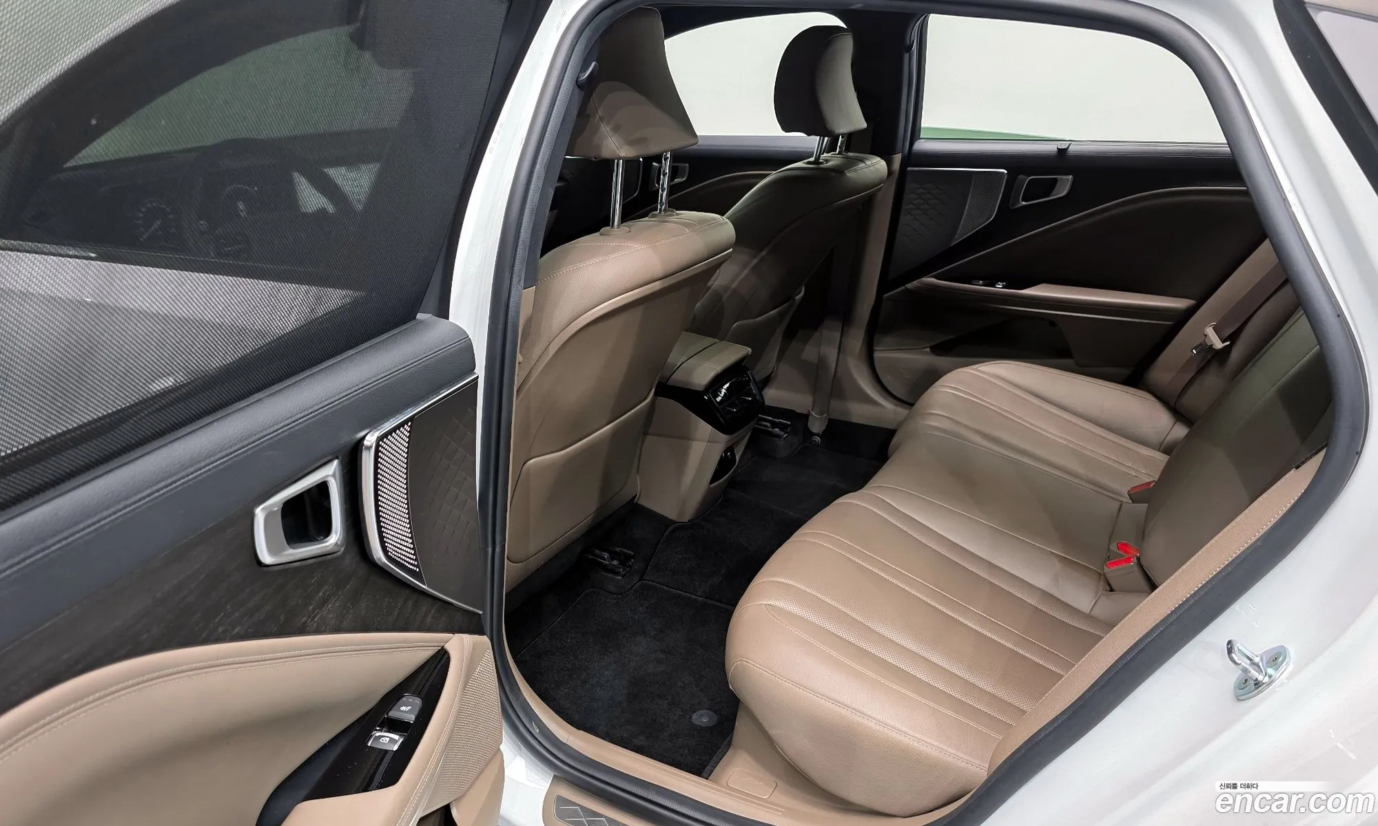 Kia K8 Hybrid 2022 — 21