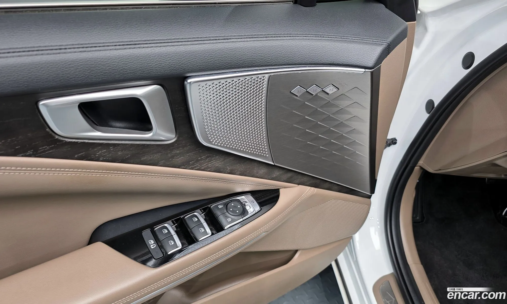 Kia K8 Hybrid 2022 — 32