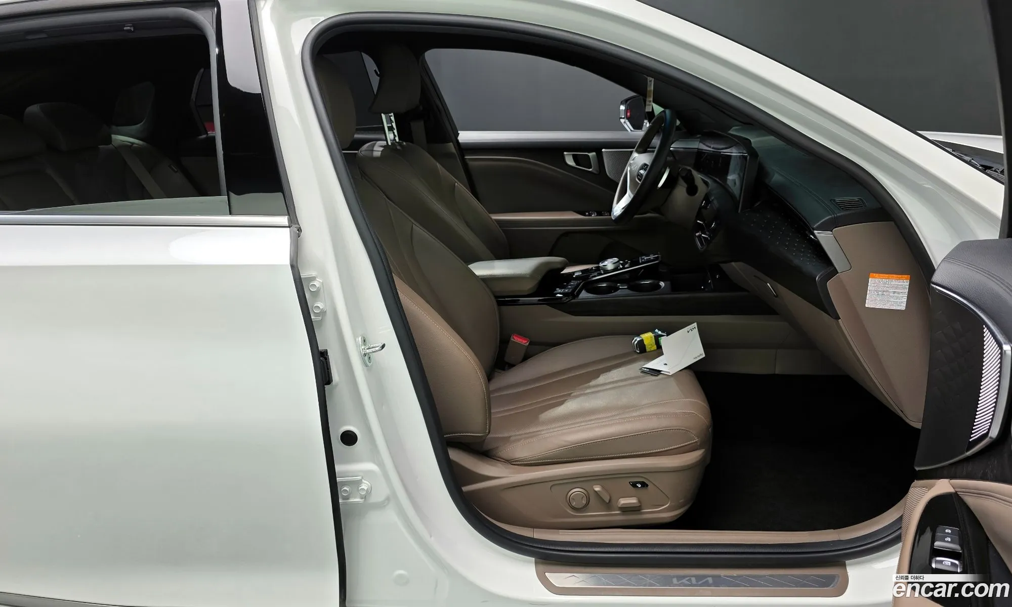 Kia K8 Hybrid 2022 — 11