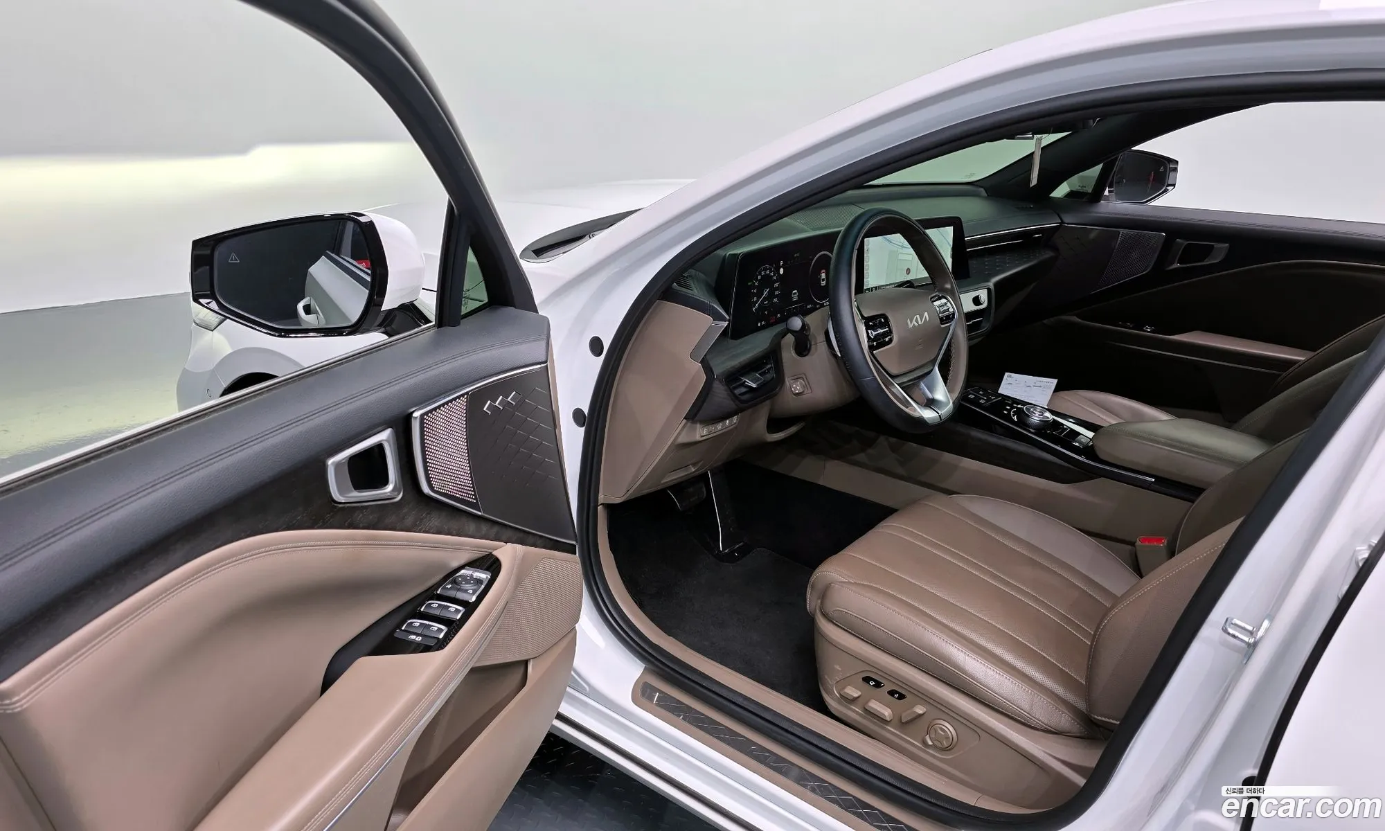 Kia K8 Hybrid 2022 — 7