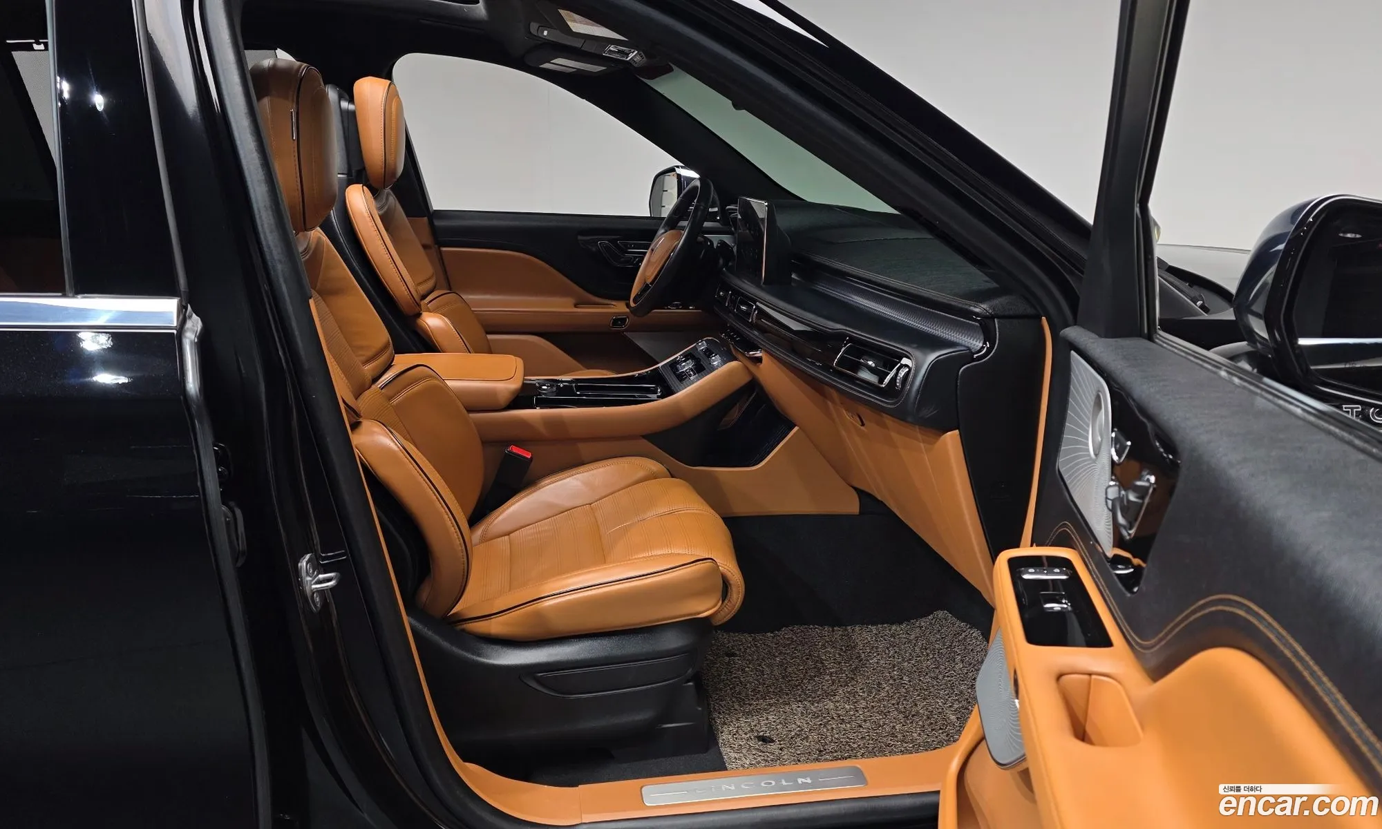 Lincoln Aviator 2021 5LM5J9XC2MGL10633 — 17