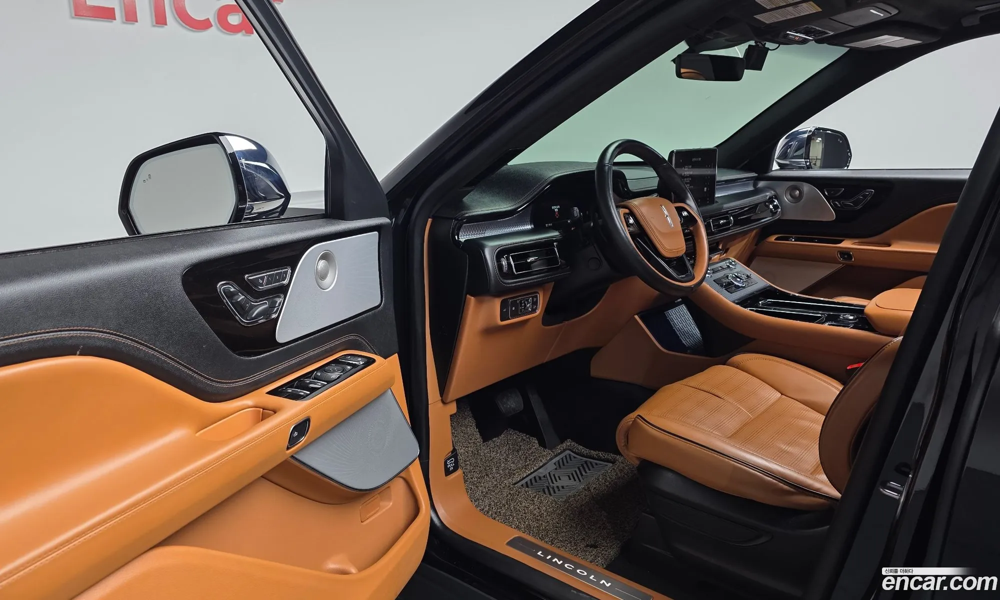 Lincoln Aviator 2021 5LM5J9XC2MGL10633 — 30