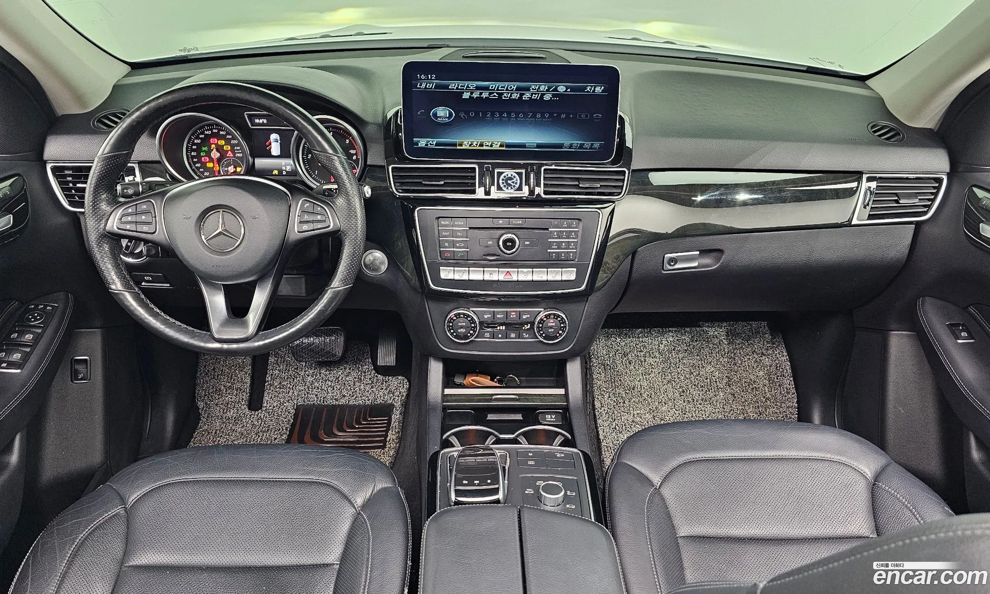 Mercedes-Benz GLE-Class W166 2017 — 24