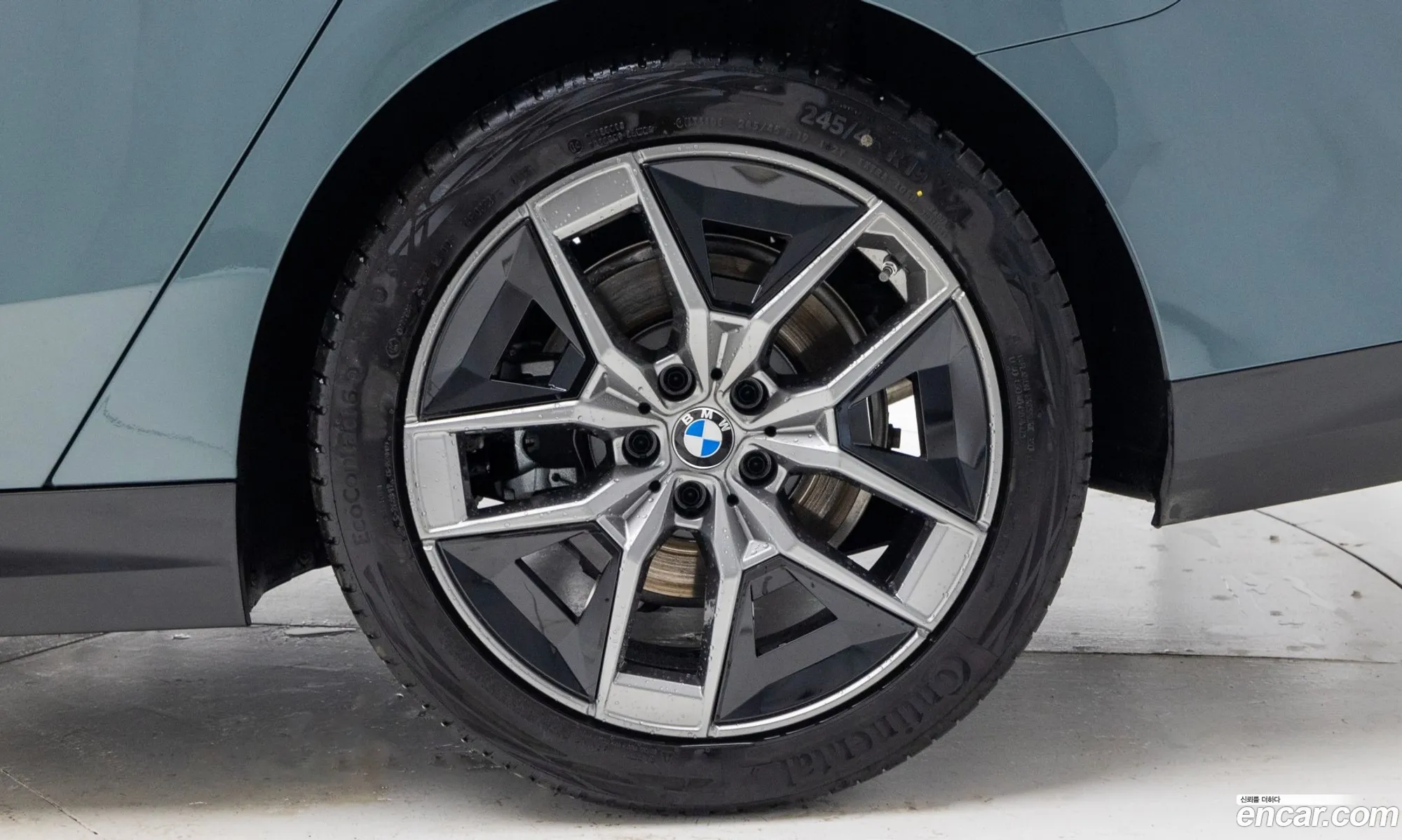 BMW 5 Series 2025 — 13