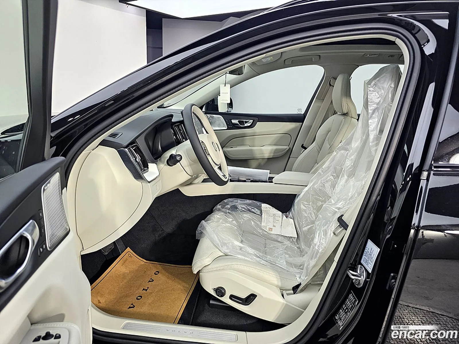 Volvo XC60 2026 — 8
