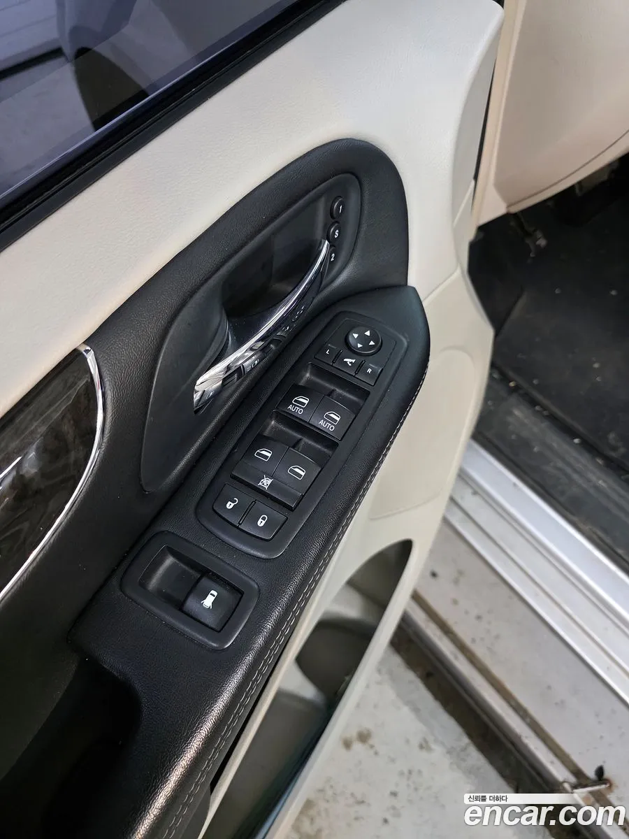 Chrysler Grand Voyager 2011 — 7