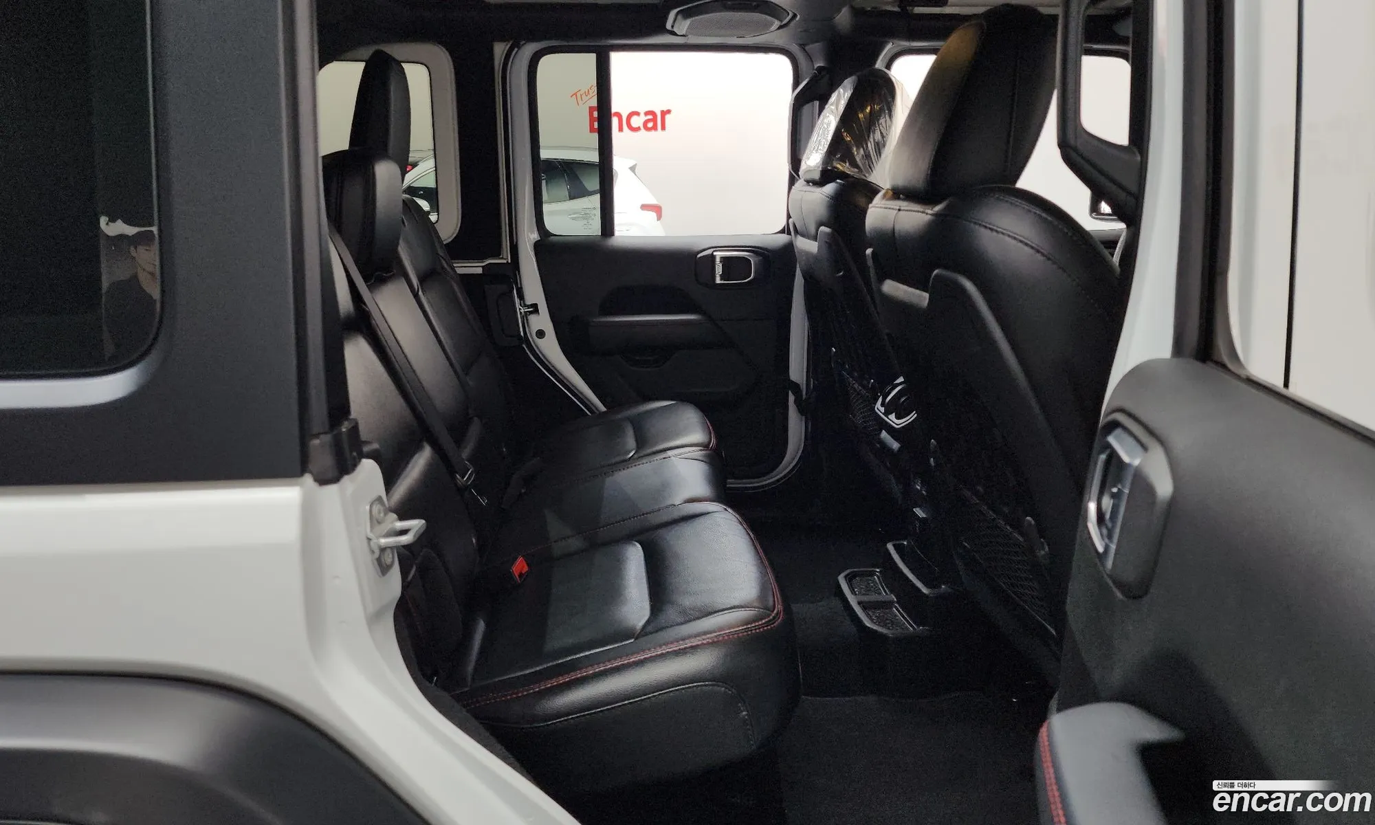 Jeep Wrangler 2020 — 16