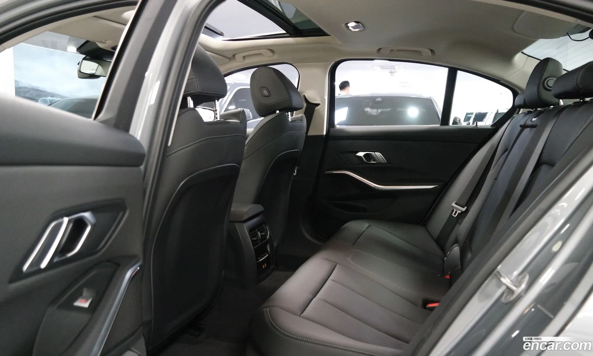 BMW 3 Series 2025 — 16