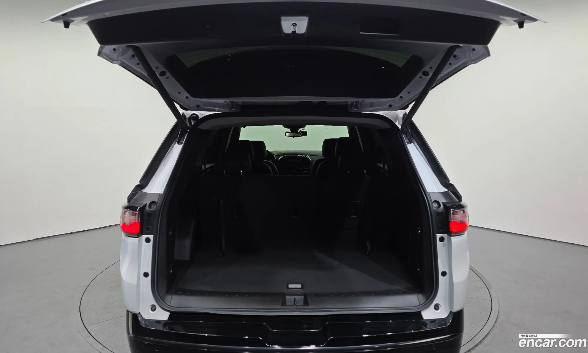 Chevrolet (GM Daewoo) Traverse 2021 — 12