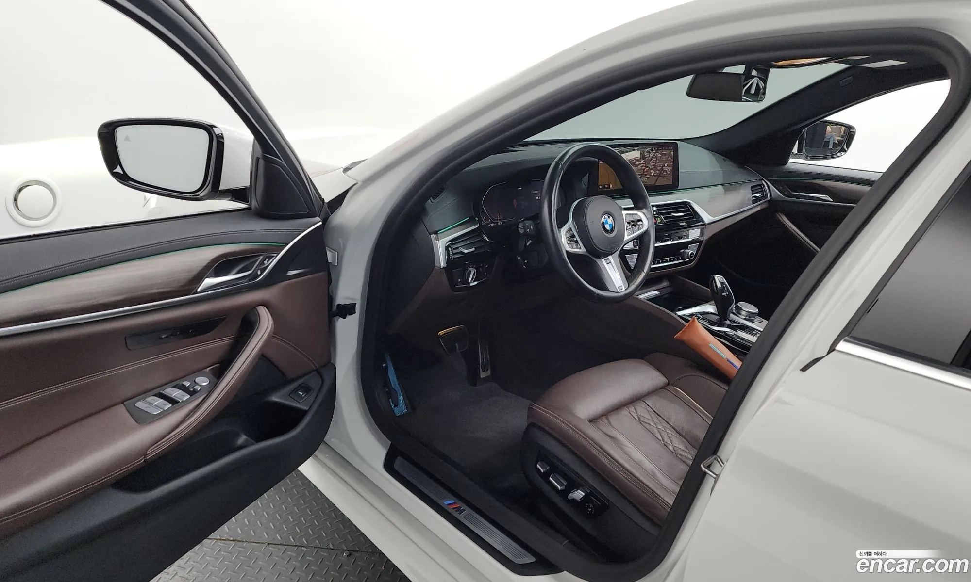 BMW 5 Series 2021 WBA11ES07MWX16907 — 24