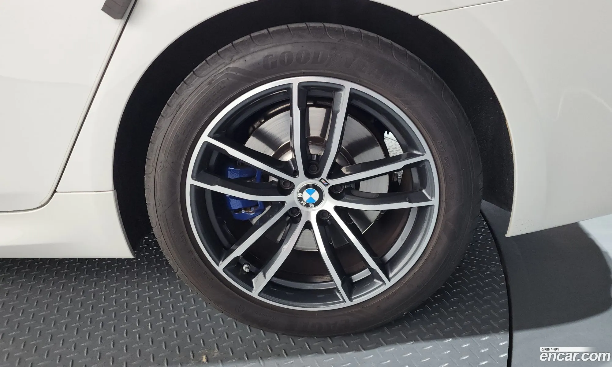 BMW 5 Series 2021 WBA11ES07MWX16907 — 16