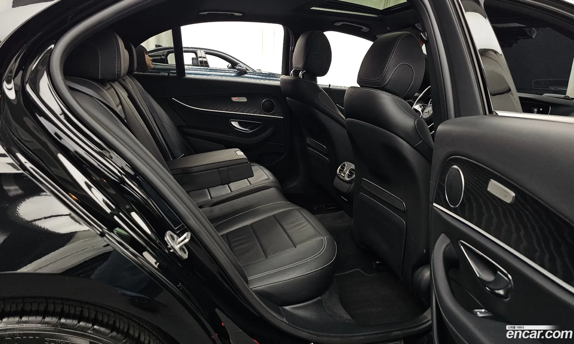 Mercedes-Benz E-Class W213 2022 — 34