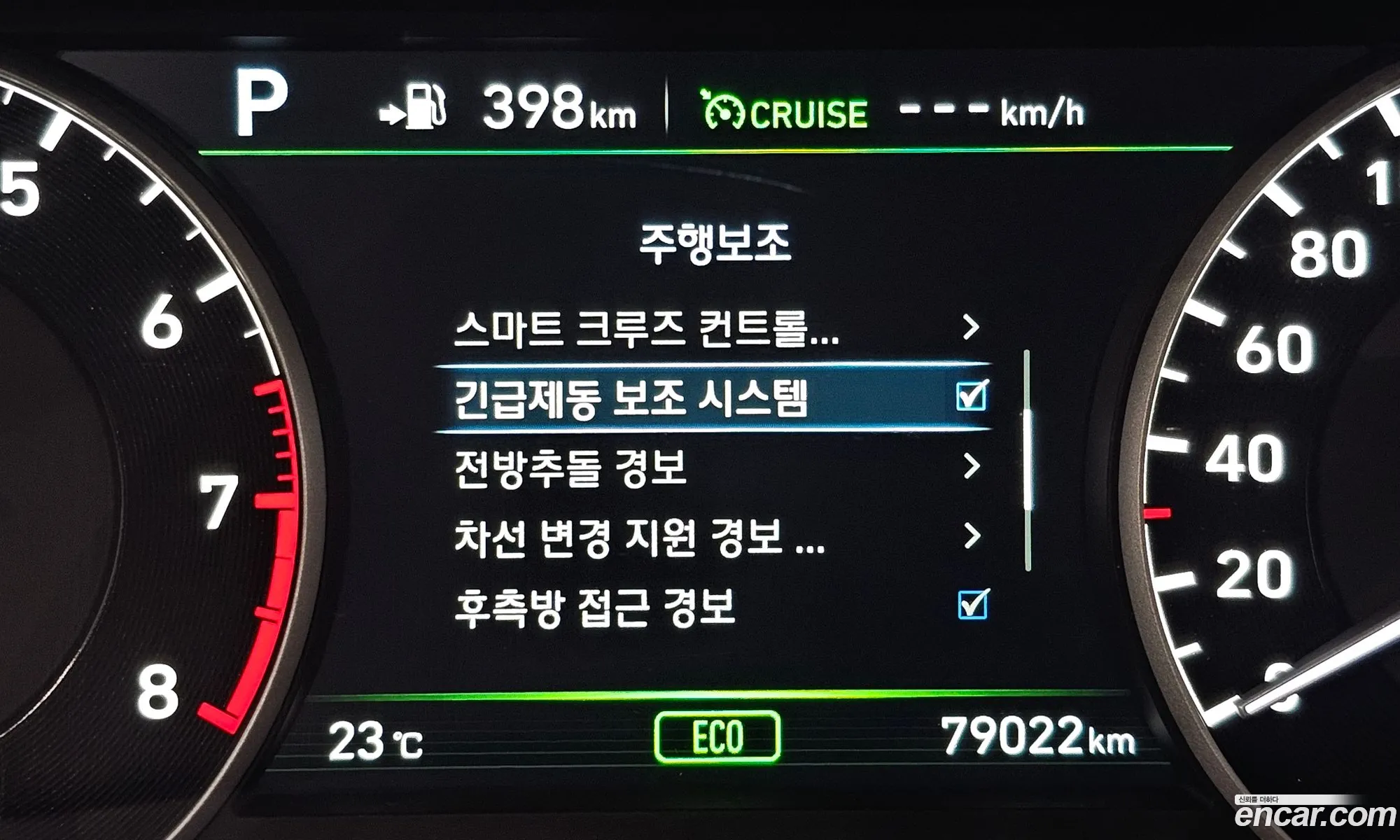 Genesis EQ900 2016 — 18