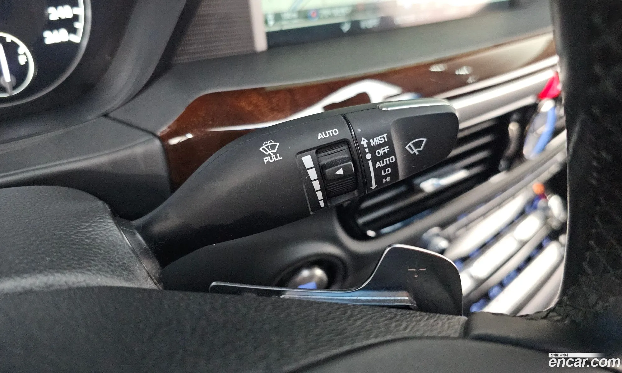Genesis EQ900 2016 — 25