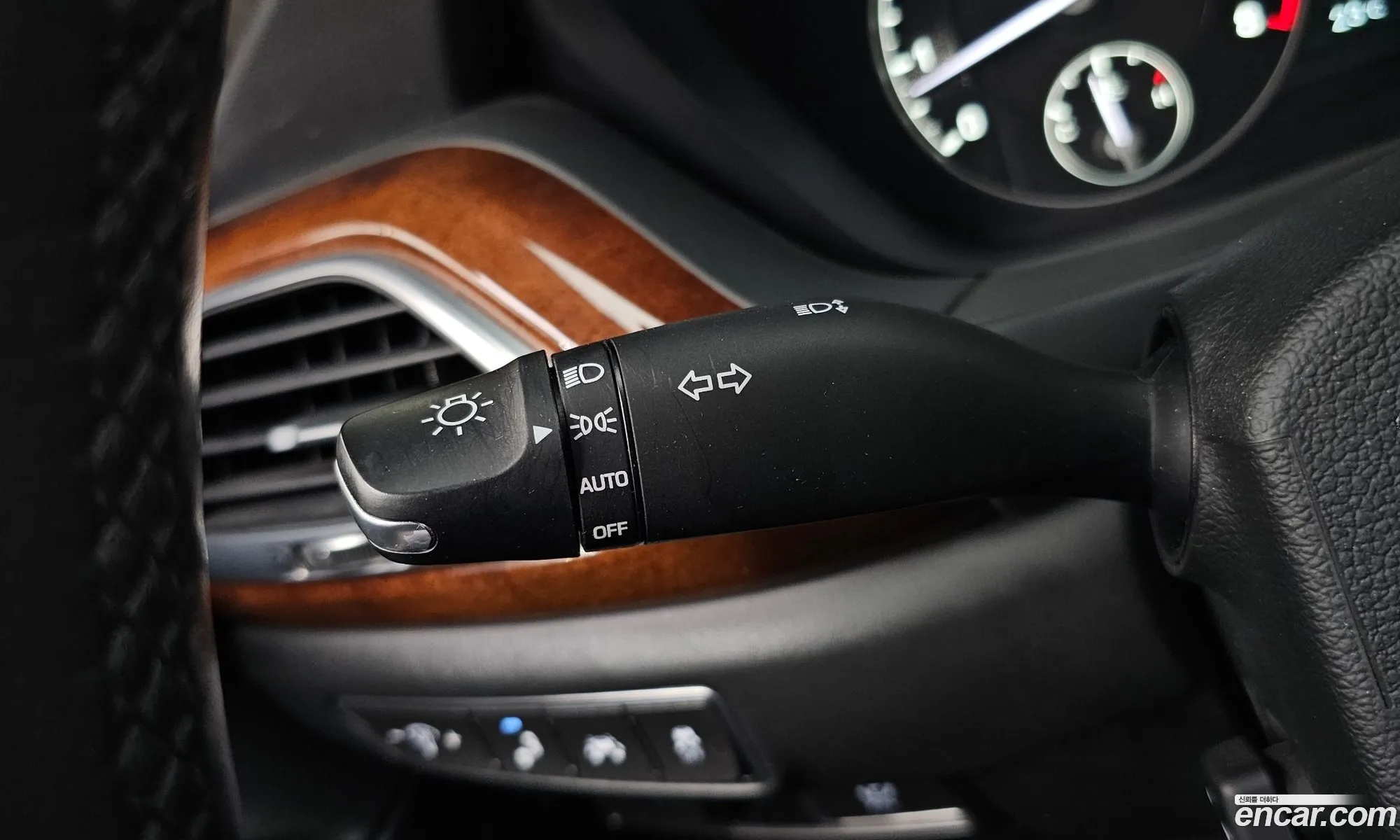 Genesis EQ900 2016 — 28