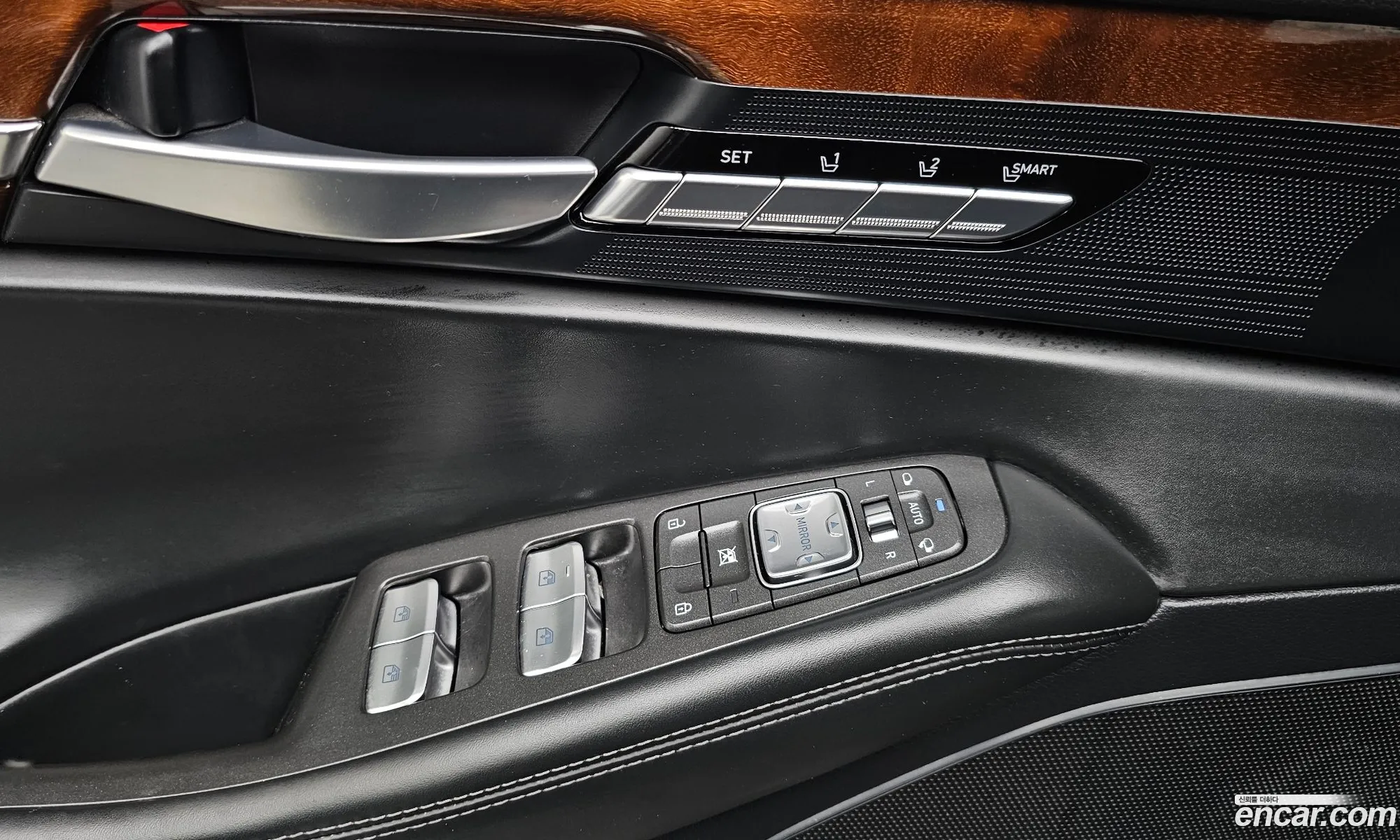 Genesis EQ900 2016 — 17