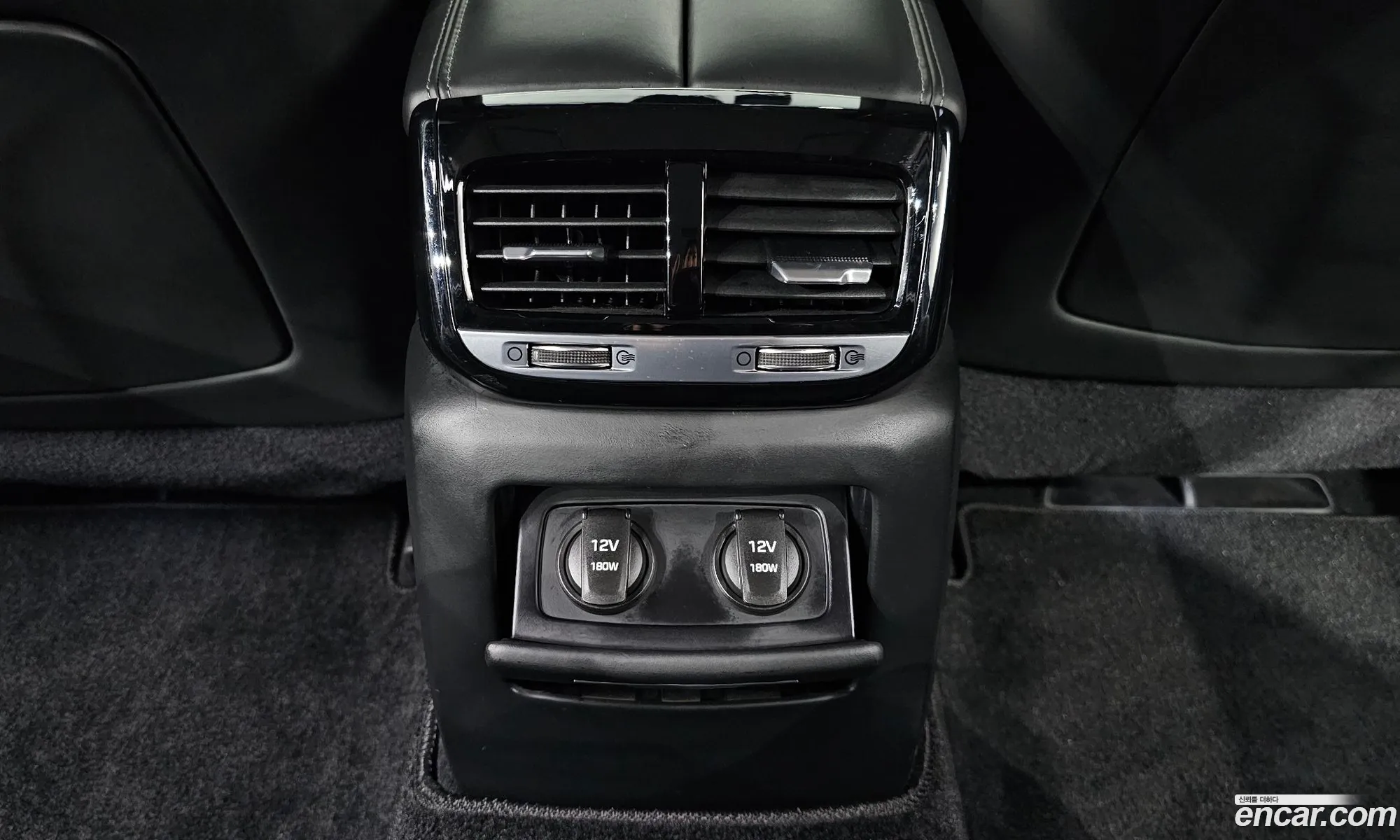 Genesis EQ900 2016 — 32