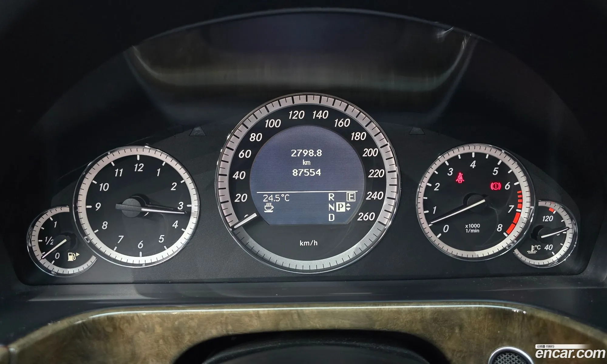 Mercedes-Benz E-Class W212 2011 WDDHF5DBXBA404792 — 12