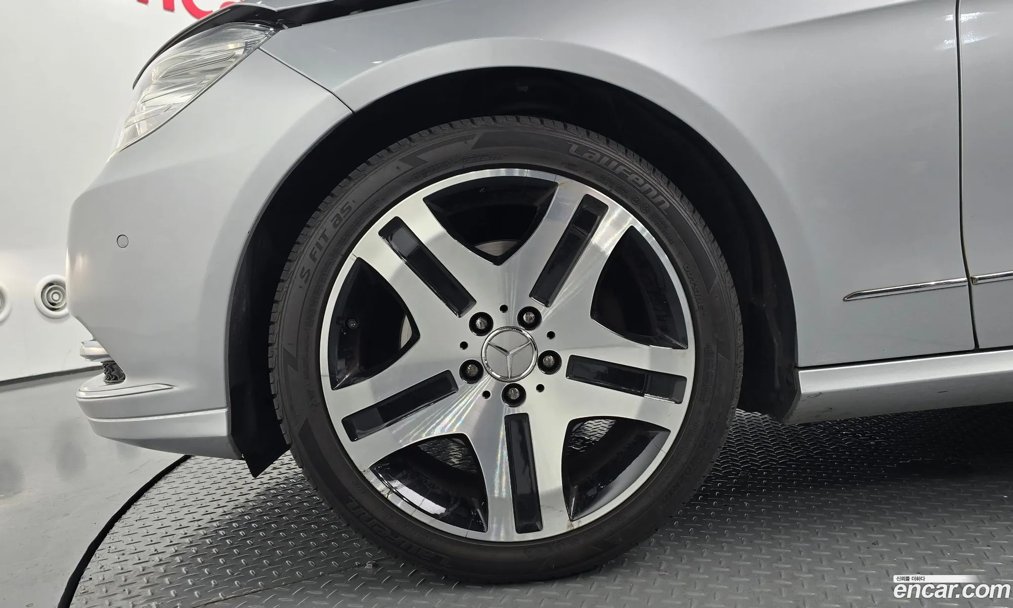 Mercedes-Benz E-Class W212 2011 WDDHF5DBXBA404792 — 15