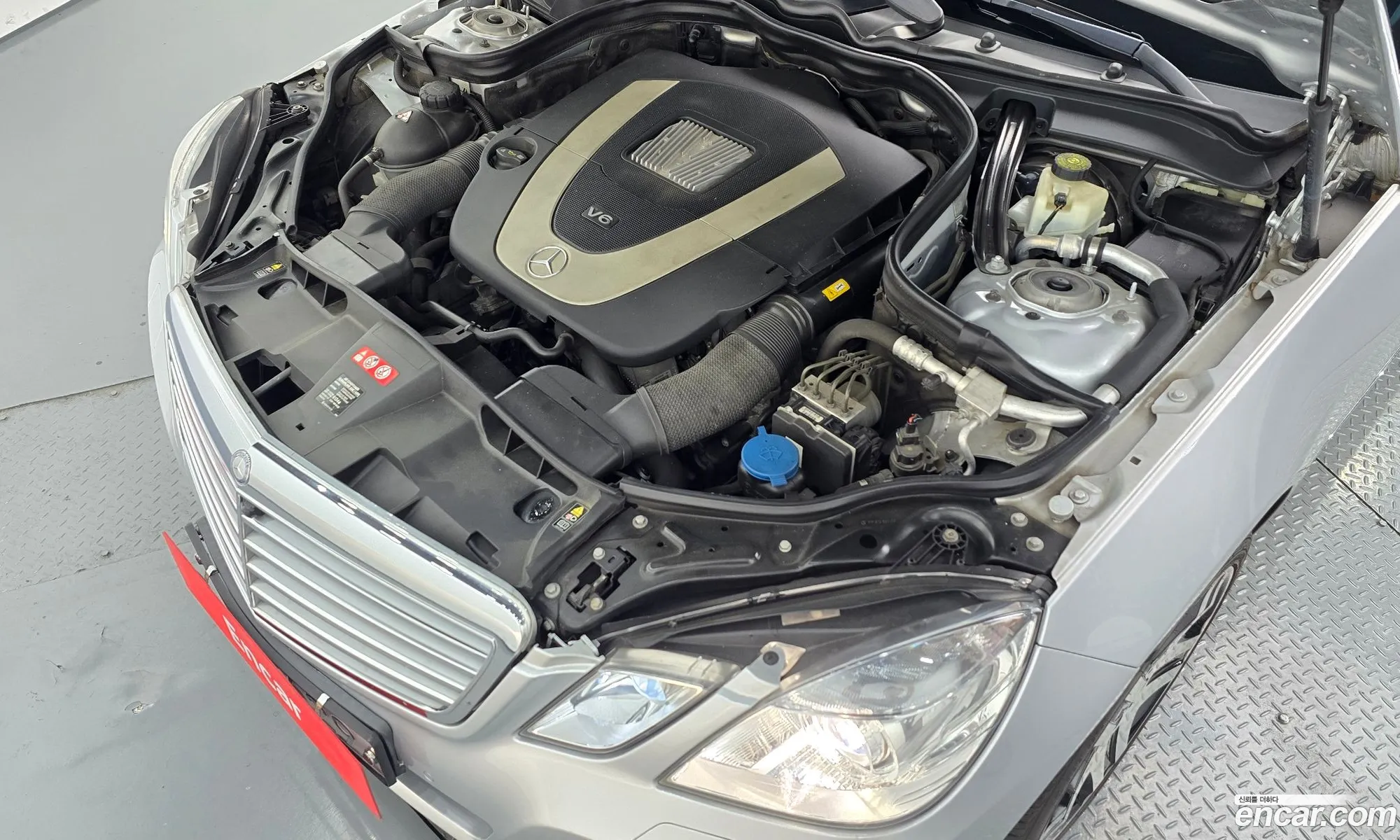 Mercedes-Benz E-Class W212 2011 WDDHF5DBXBA404792 — 19
