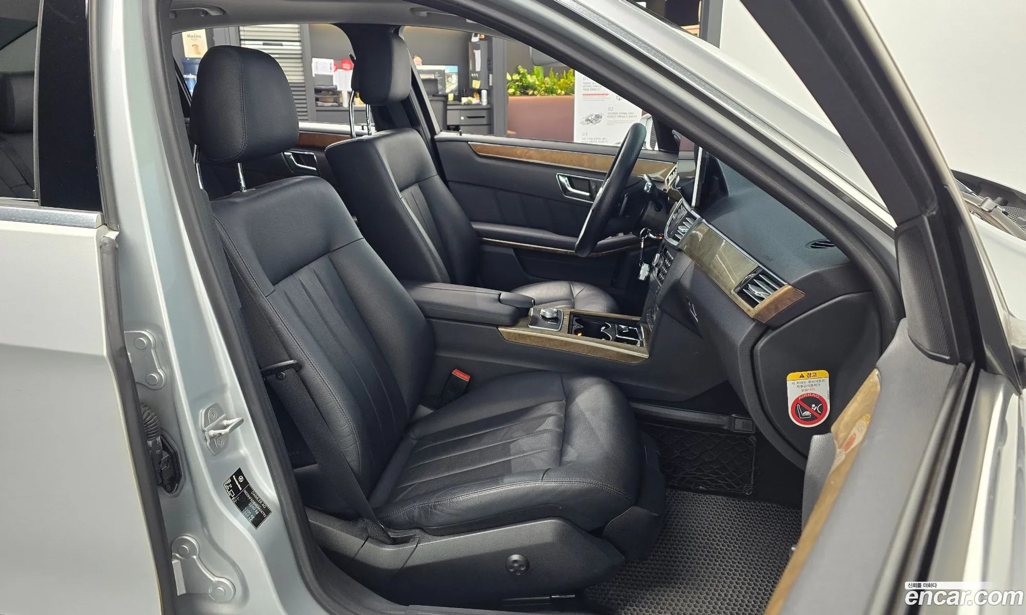 Mercedes-Benz E-Class W212 2011 WDDHF5DBXBA404792 — 14