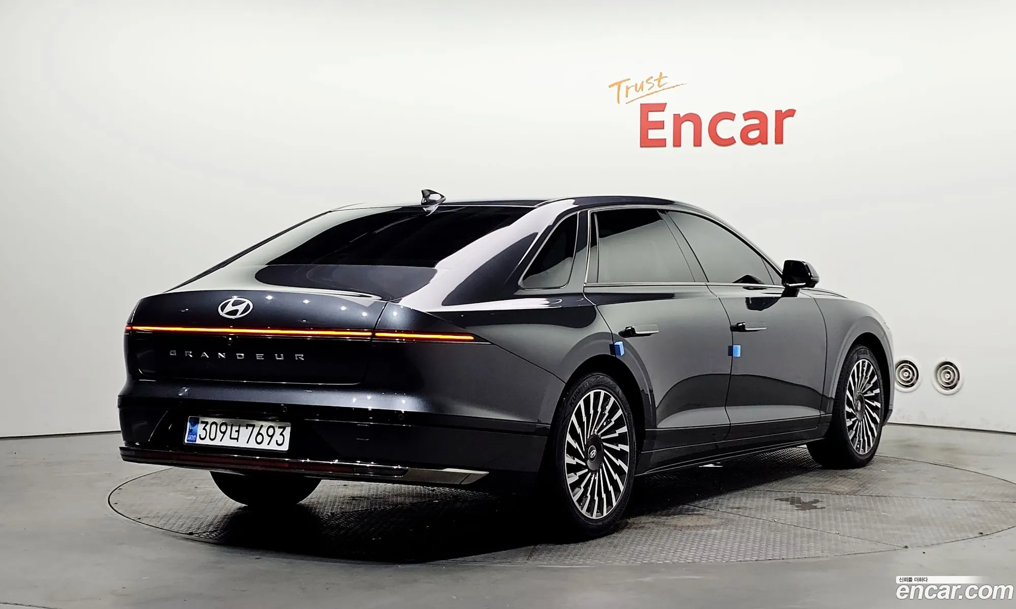 Hyundai Grandeur Hybrid 2023 — 19