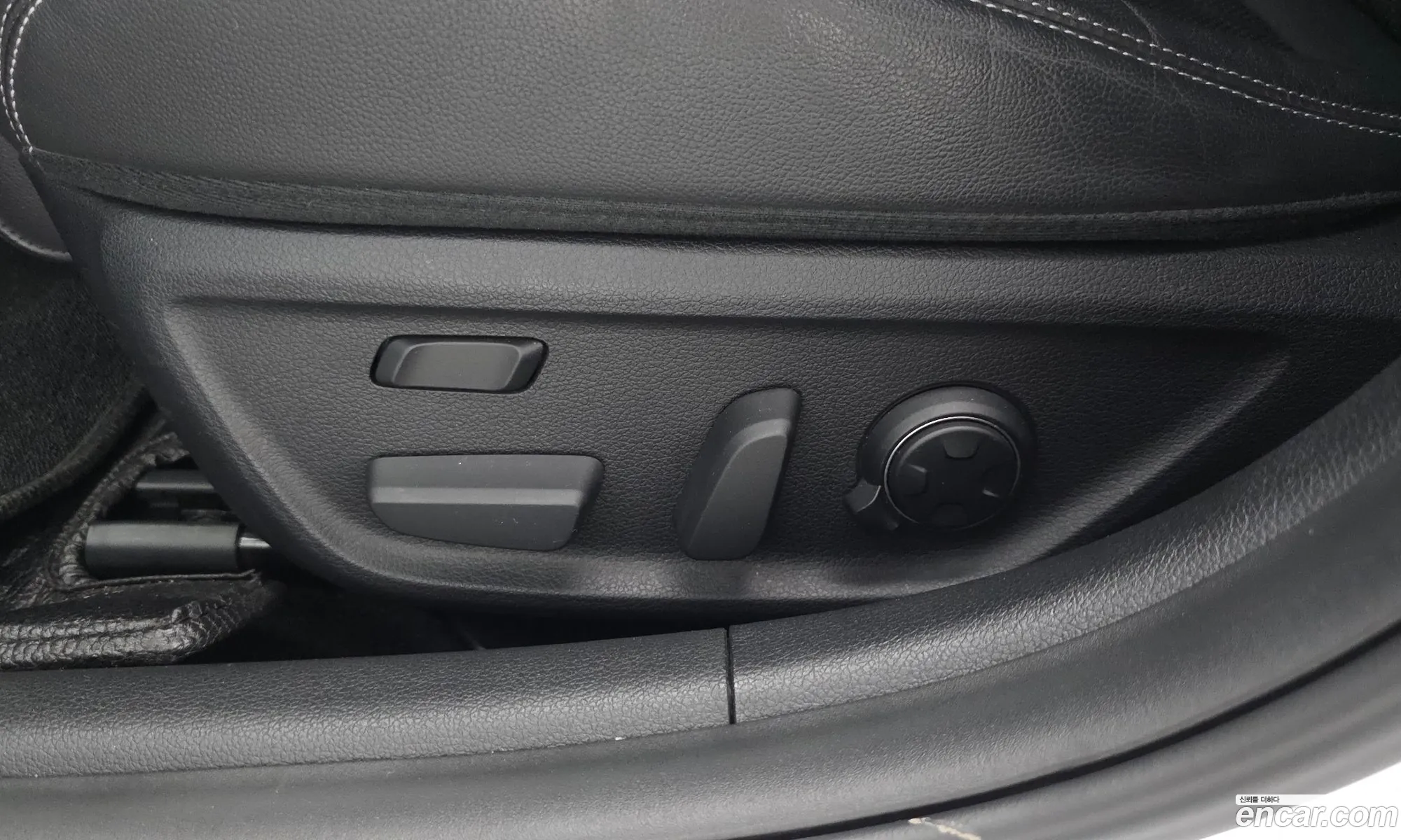 Genesis G70 2020 — 25