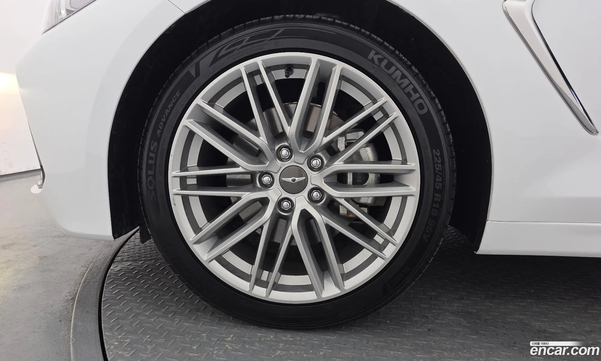 Genesis G70 2020 — 16