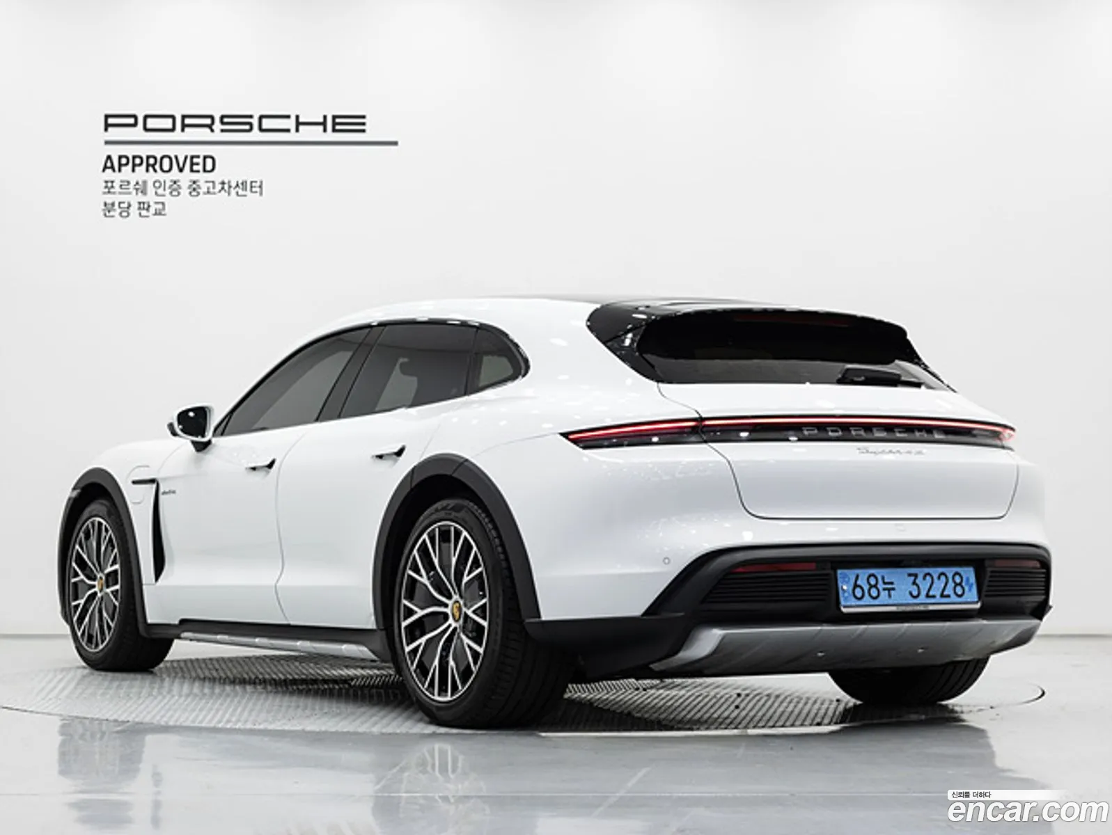 Porsche Taycan 2023 — 3